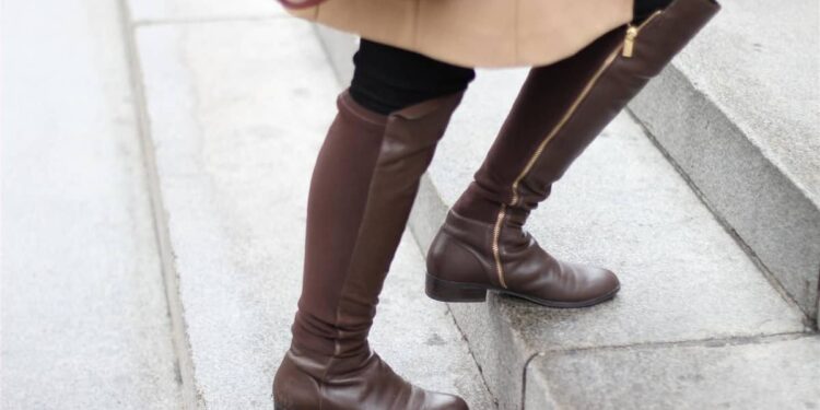 Flat slouchy booties